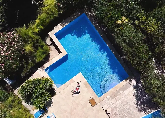 Domaine Royal Πανσιόν Νιμ